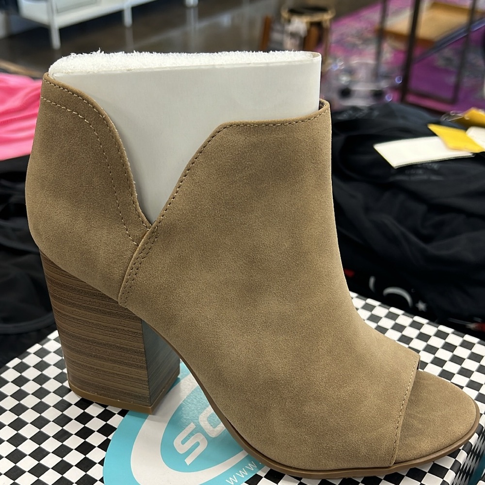 Brand New Soda Peep Toe Heels in Taupe
